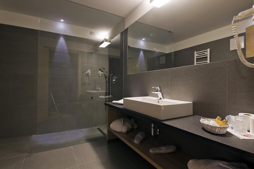 Design & Suite Hotel Ciarnadoi Vigo di Fassa Quarto foto