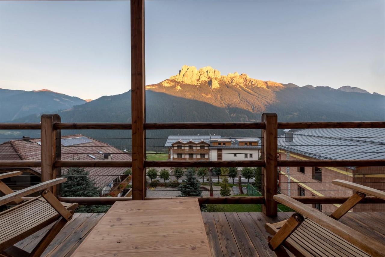 Design & Suite Hotel Ciarnadoi Vigo di Fassa Exterior foto